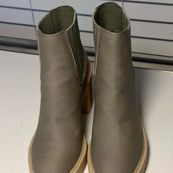 Dole Vita Canvase Sage Bootie Size 8 - Picture 12 of 15